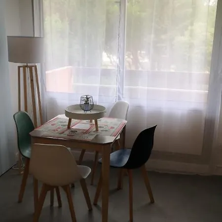 Studio La Desirade Clim, Wifi, Proche Port, Balcon Апартаменты