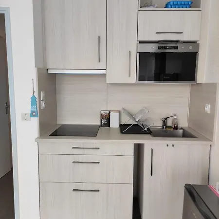 Studio La Desirade Clim, Wifi, Proche Port, Balcon Апартаменты