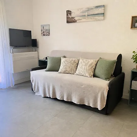 Apartment La Desirade Clim, Wifi, Proche Port, Balcon