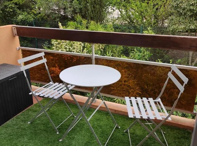 La Desirade Avec Parking- Port - Wifi Couchage En 160 Neuf شقة *