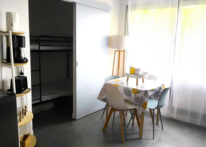 La Desirade Avec Parking- Port - Wifi Couchage En 160 Neuf شقة